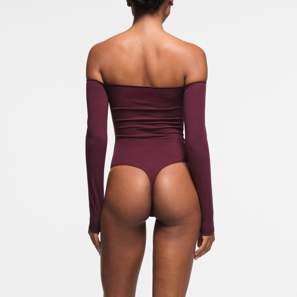 NWT off the shoulder bodysuit - Picture 2 of 3